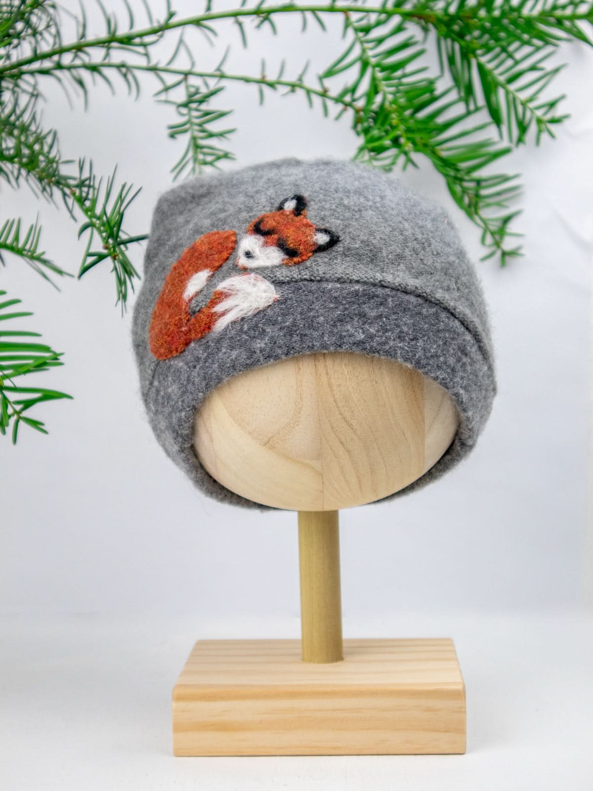 Ash &amp; Rose hat Charcoal Sleeping Fox Cashmere Hat - Child