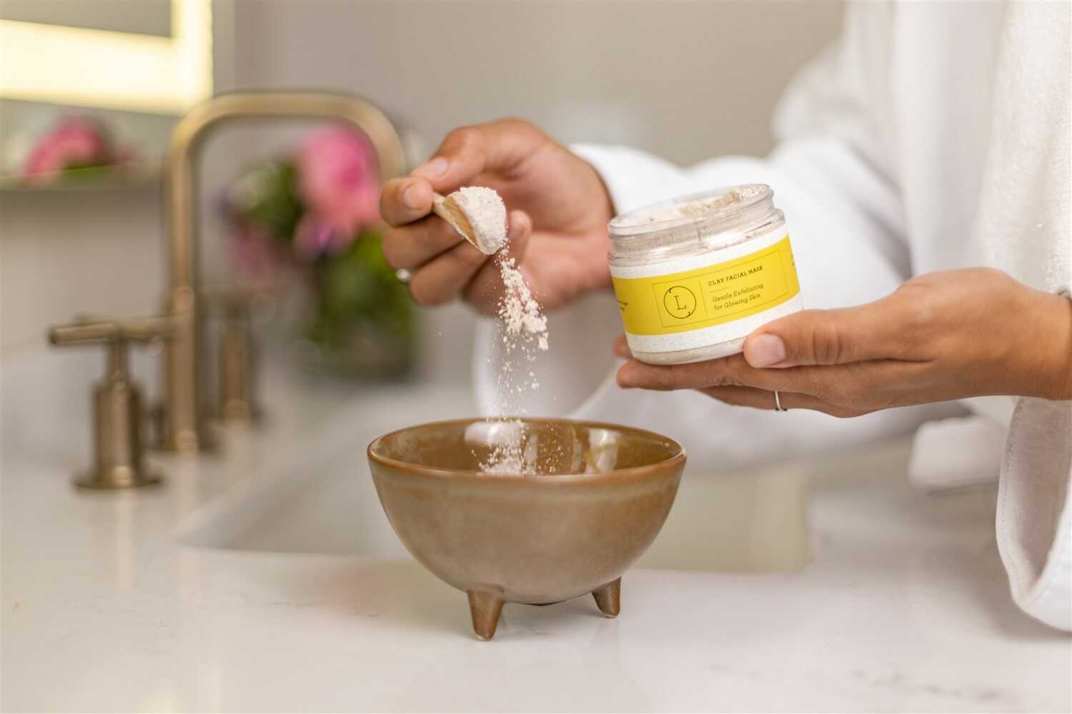 Lizush BODY SCRUBS Natural Clay Facial Mask, Exfoliating Mask, Glowing skin Mask