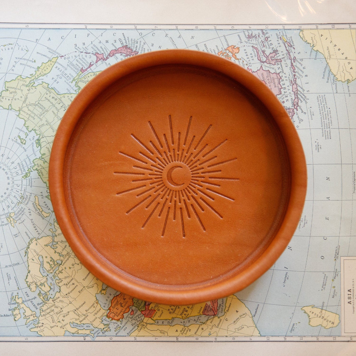 The Local Branch Leather Moon Burst / Caramel Leather Valet - Round