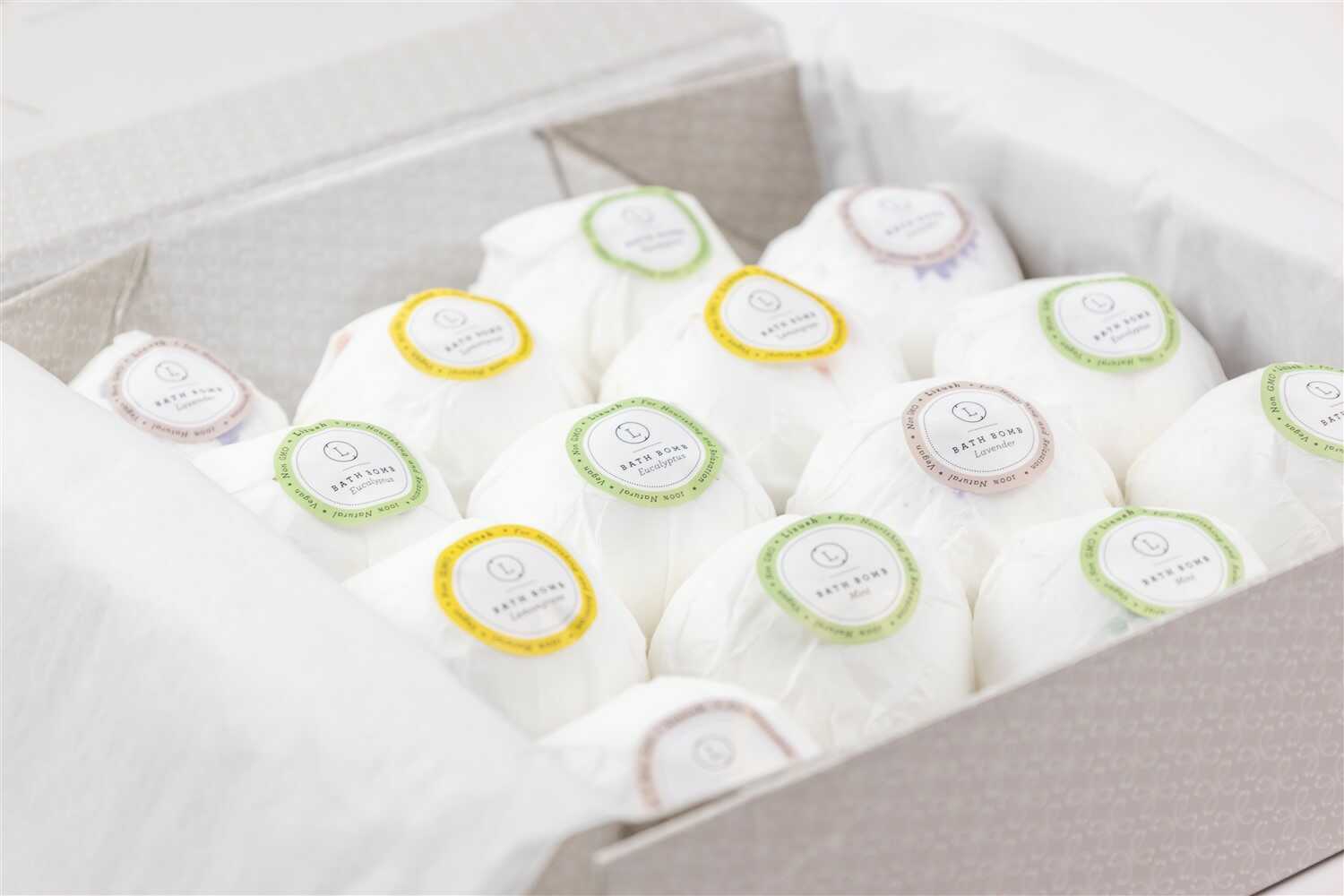 Lizush FAVORS Bulk - 100 Natural Vegan Mix scents Bath Bombs - White