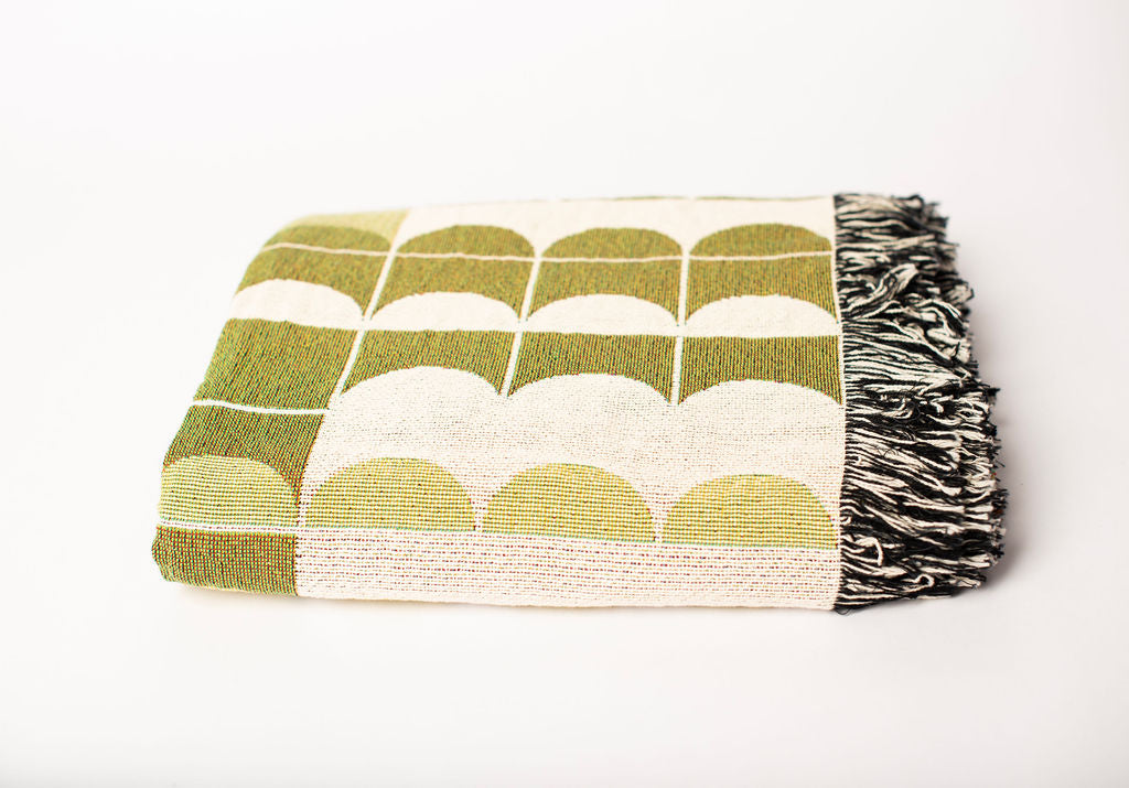 Quinn Meadow Green Scallop Cotton Throw Blanket