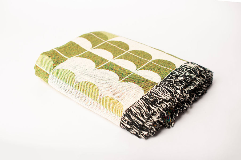 Quinn Meadow Green Scallop Cotton Throw Blanket