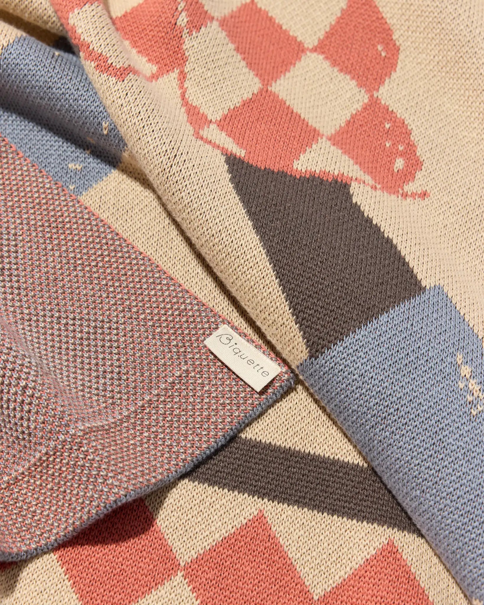 Biquette Throw Blanket Un Beau Poisson