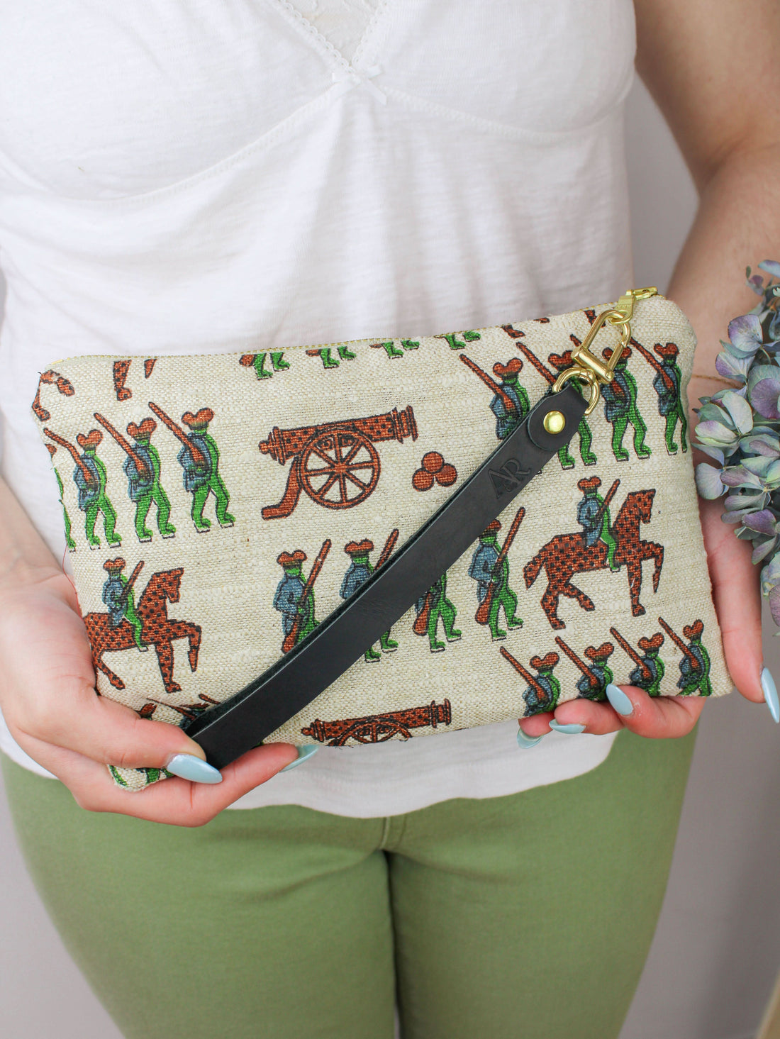 Vintage Linen Mod Minuteman Wristlet