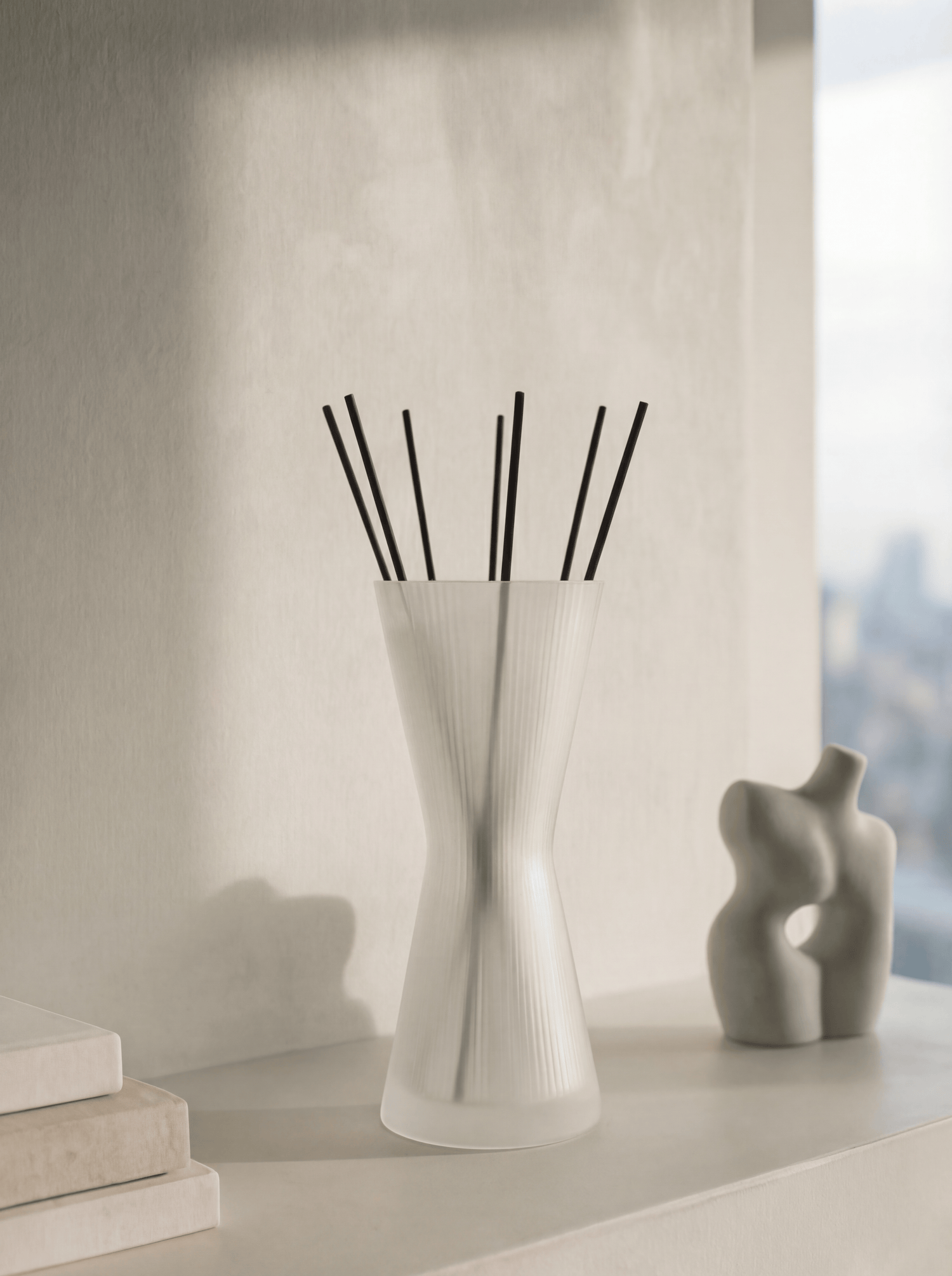OZAIZ Frosted / Fig &amp; Flowers AIZ Reed Diffuser in Fig &amp; Flowers