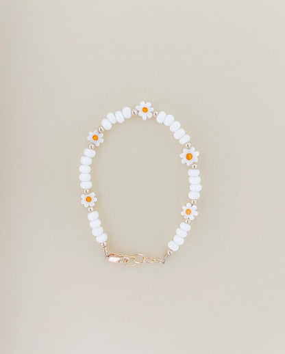 White daisy beaded bracelet