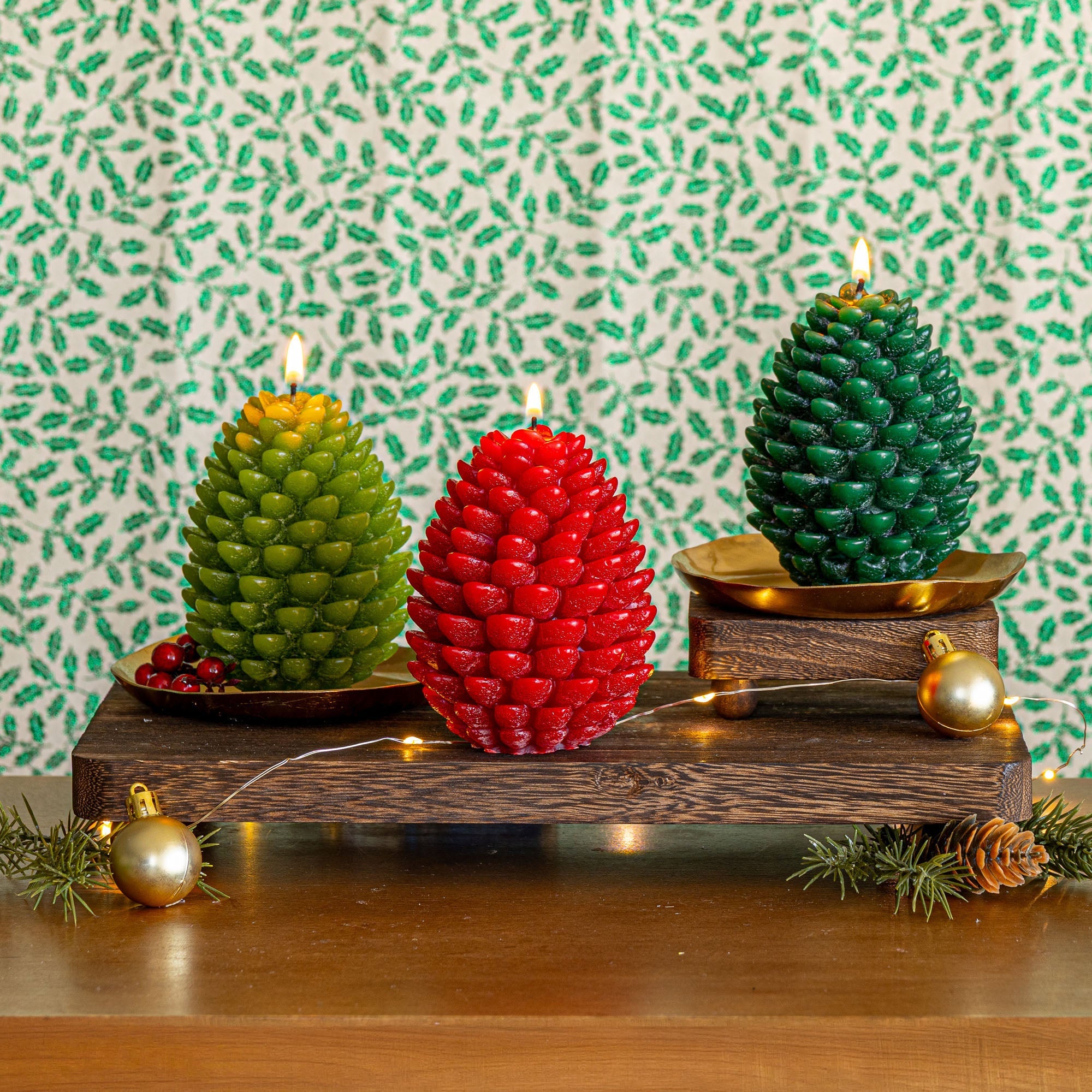 Signature Sculpted Pinecone Candle - Spicy Apple