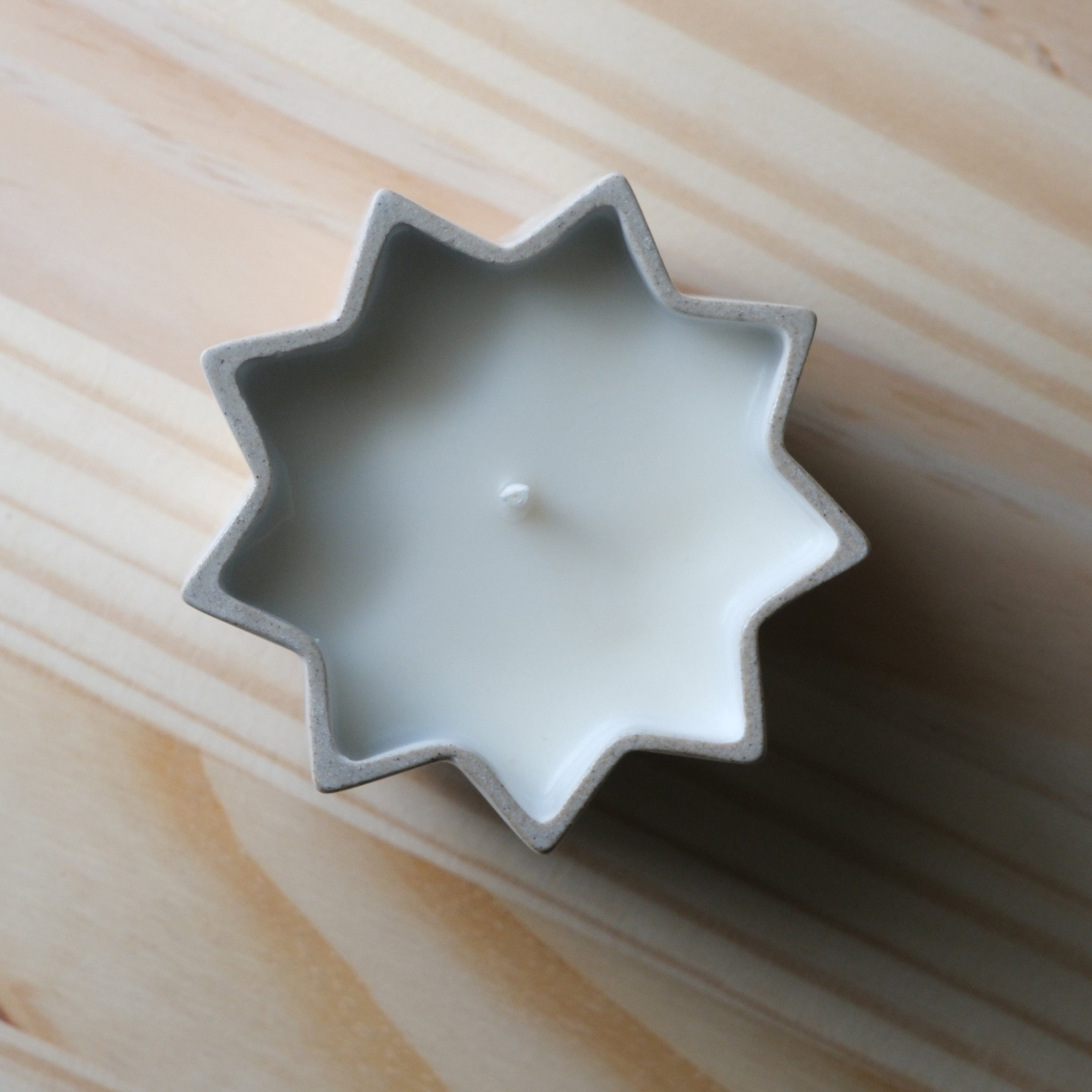 Misewell Pots &amp; Planters white glossy / Juniper + Moss Wrap Candle / Planter